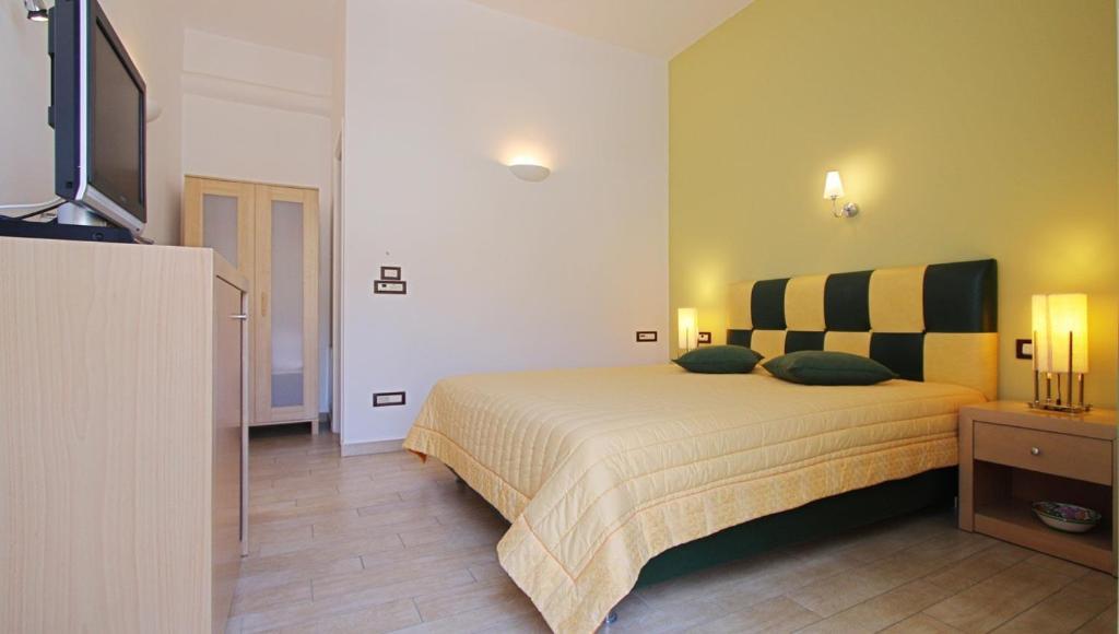 Efharis Hotel Kamares  Exterior photo