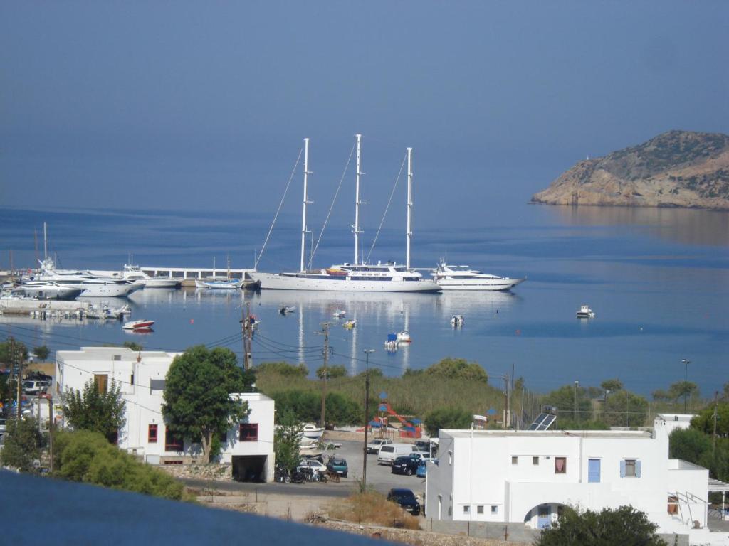 Efharis Hotel Kamares  Exterior photo